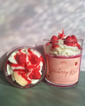 Dessertkerze Strawberry Kiss mit Erdbeer Duft perfekt als Geschenk im Sommer